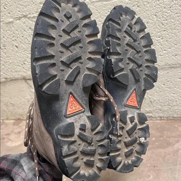 Nike Brown Suede Hiking Boots - Picture 3 of 4